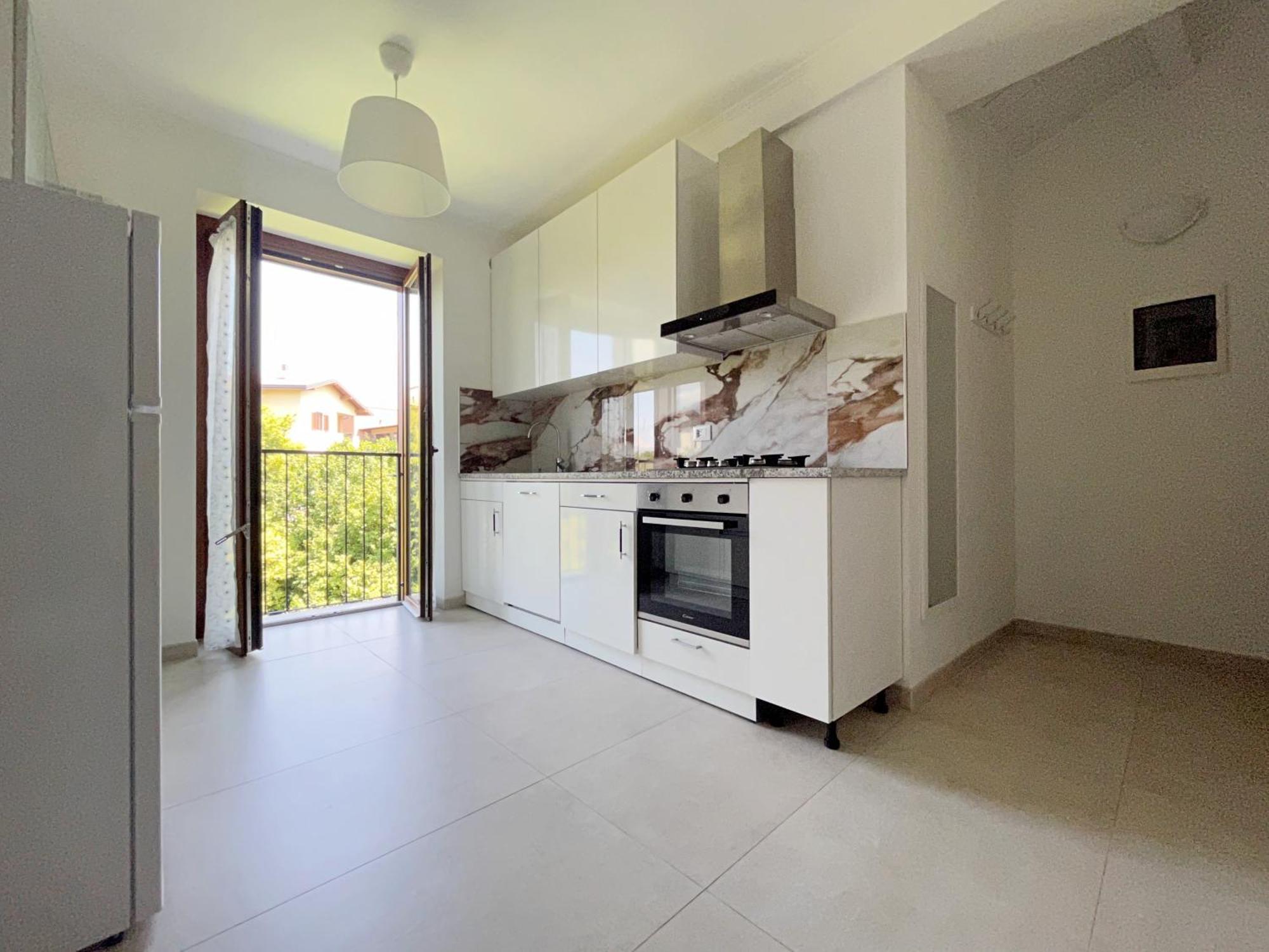 Appartamento con balcone affascinante a Cadorago Fino Mornasco Esterno foto