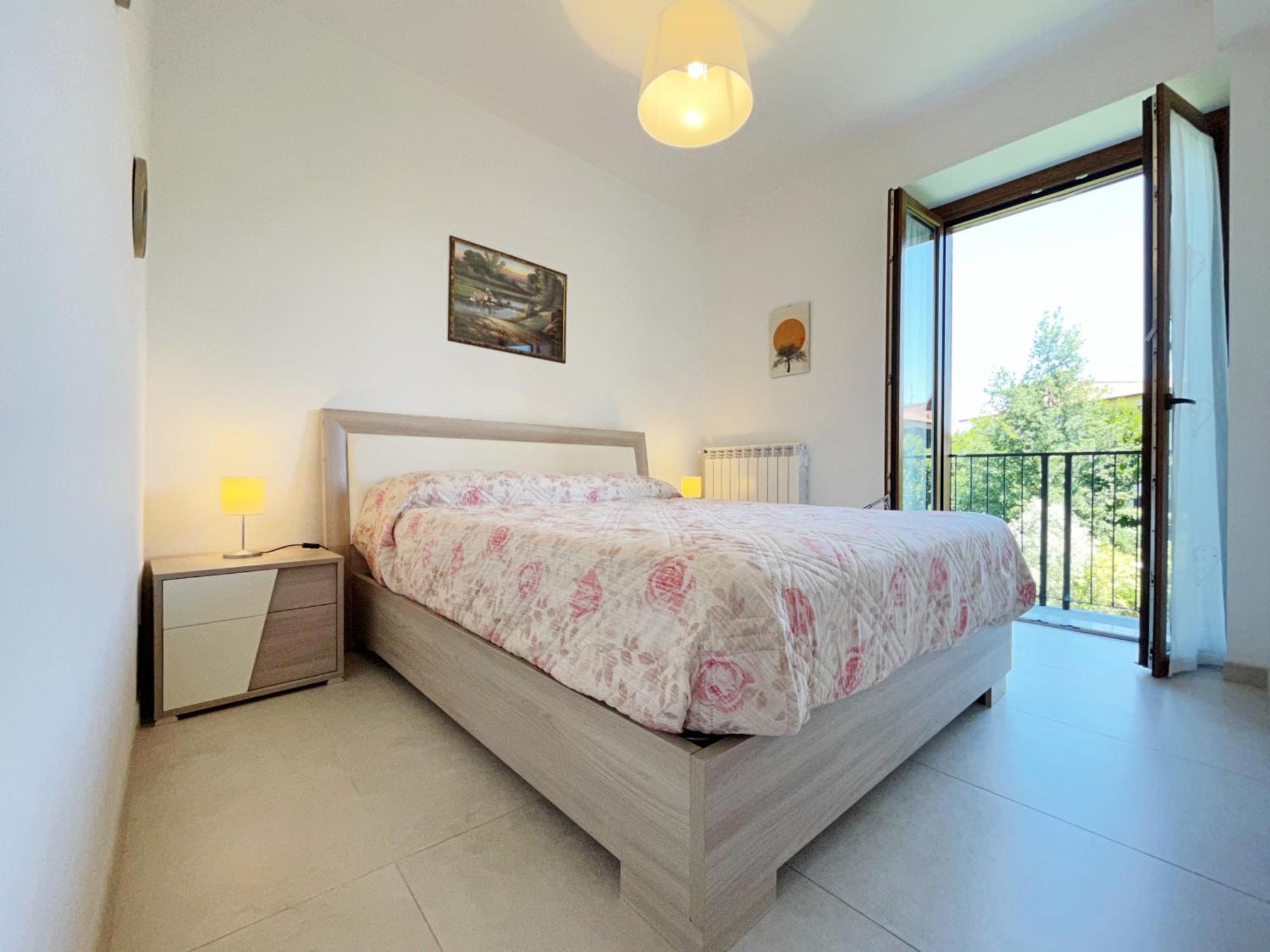 Appartamento con balcone affascinante a Cadorago Fino Mornasco Esterno foto
